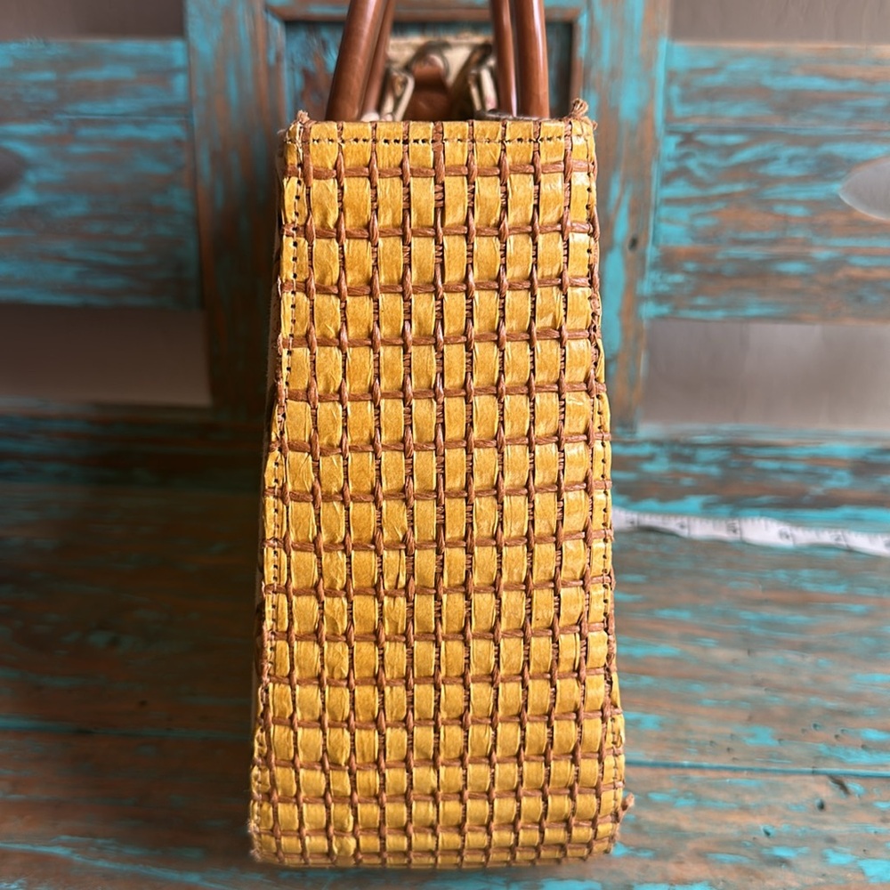 Beachy Palm Tree Print Tan Handbag with Wooden Handle - Picture 3 of 12
